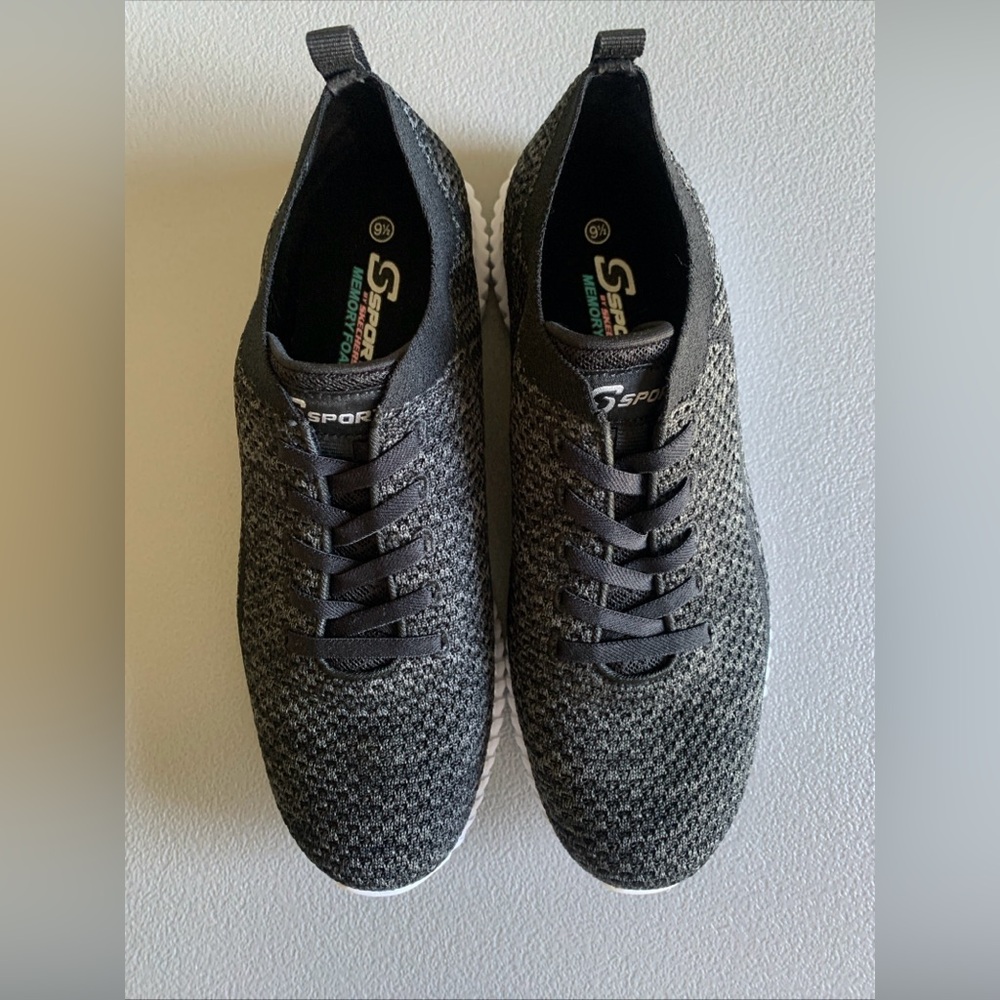Woman’s sketcher Black Athletic Shoes